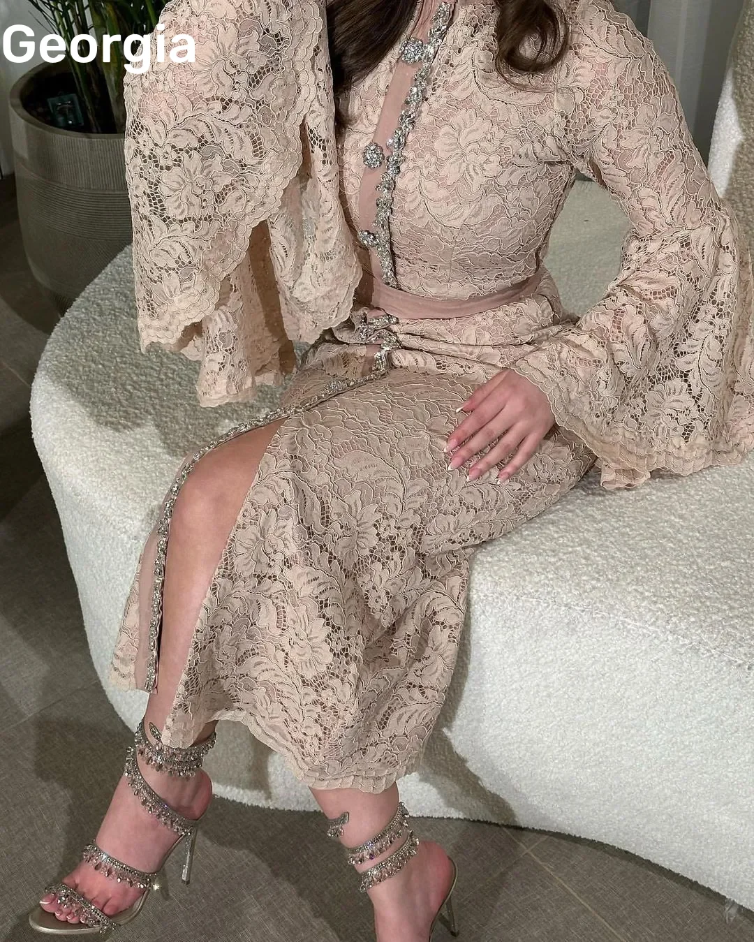 여성을 위한 우아한 파티 드레스 맞춤형 A라인 레이스 티 길이의 공식 행사 드레스 러플 지퍼업 긴 소매 정장