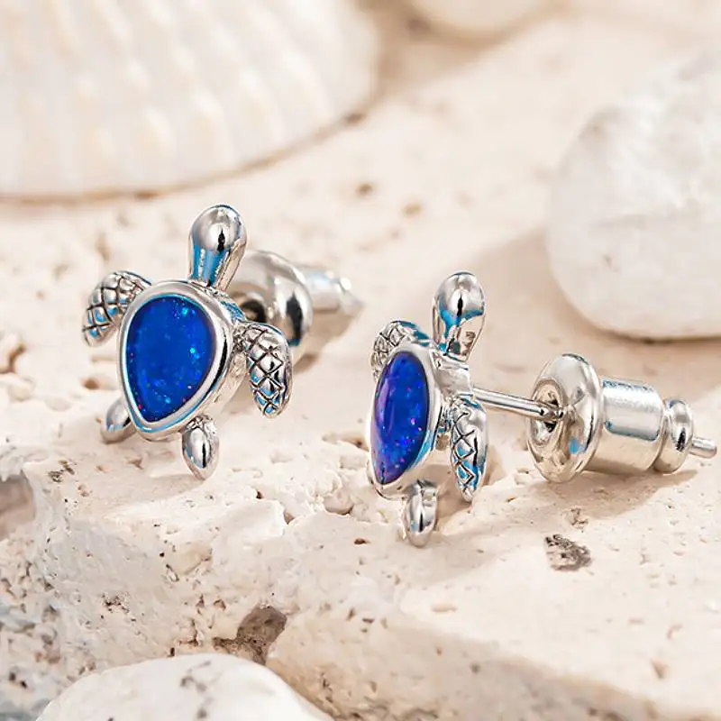 Huitan Niedliche blaue Schildkröten-Ohrstecker für Damen, ausgefallene Party, Alltag, frischer Stil, Accessoires, vielseitiger, zarter Urlaubsschmuck