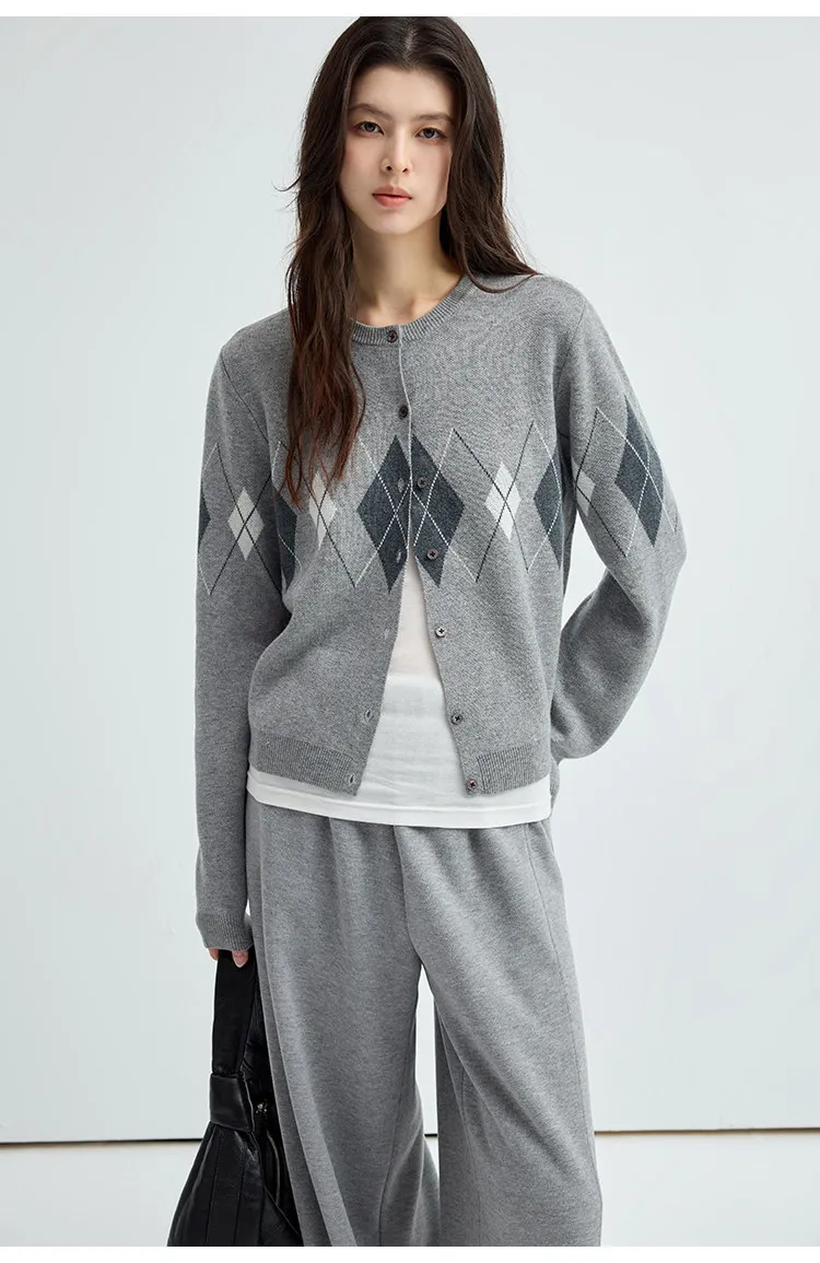 Temperament retro diamond check round neck cashmere knit cardigan women's autumn and winter loose slim Joker sweater small coat