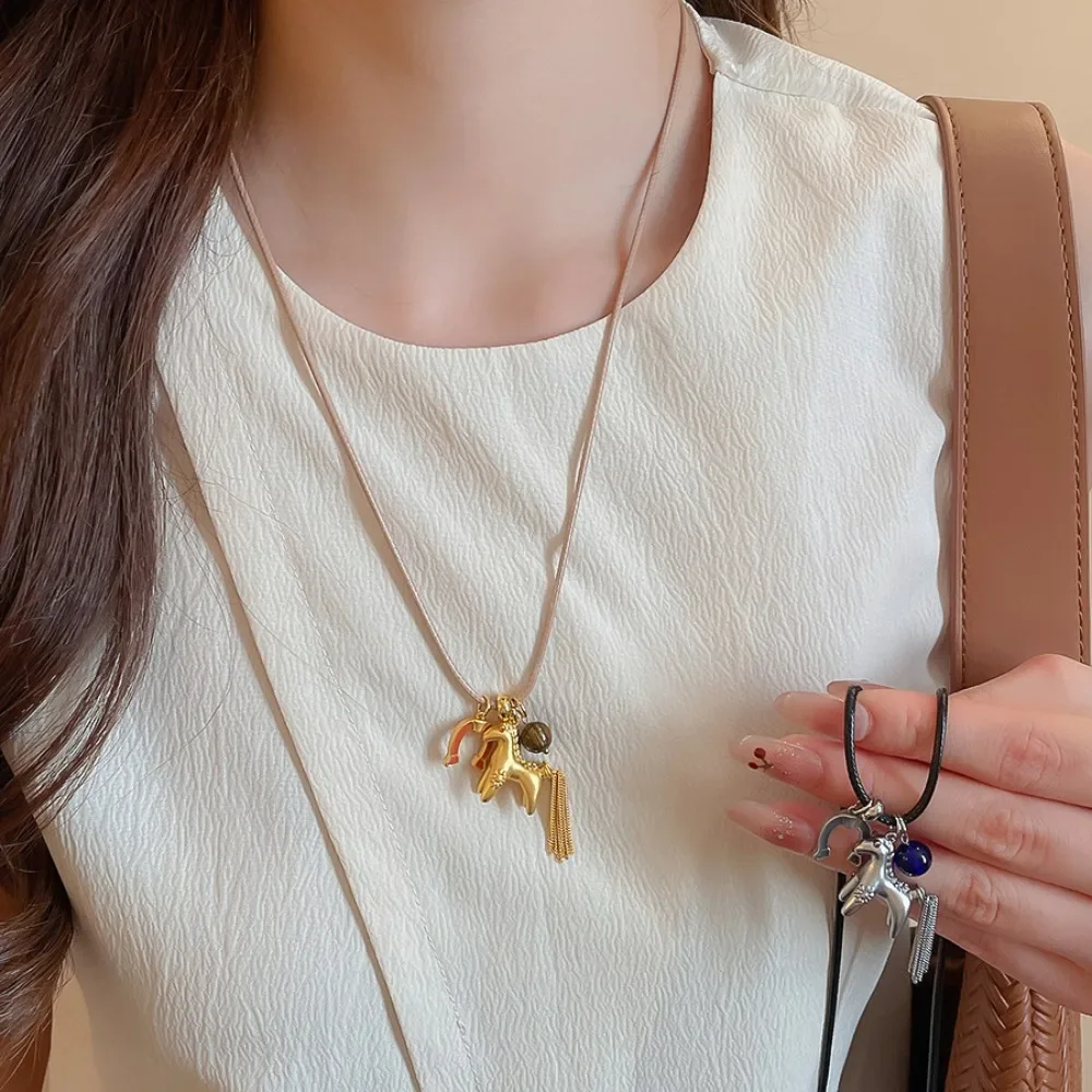 Exquisite Bright Surface Gold Color Stereo Horse Pendant Tassel Ponytail Leather Rope Chain Necklace for Women Designer Jewelry