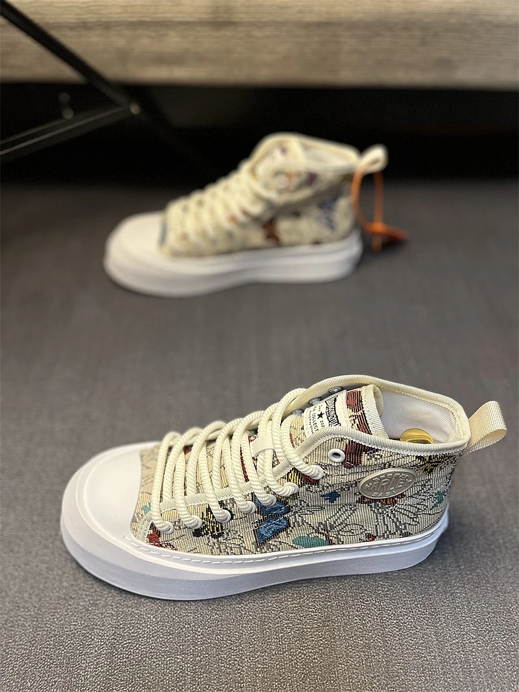 

Spring and Autumn New Men's Casual Sports Shoes Soft Sole Printed Embroidered Canvas High Top Board Shoes