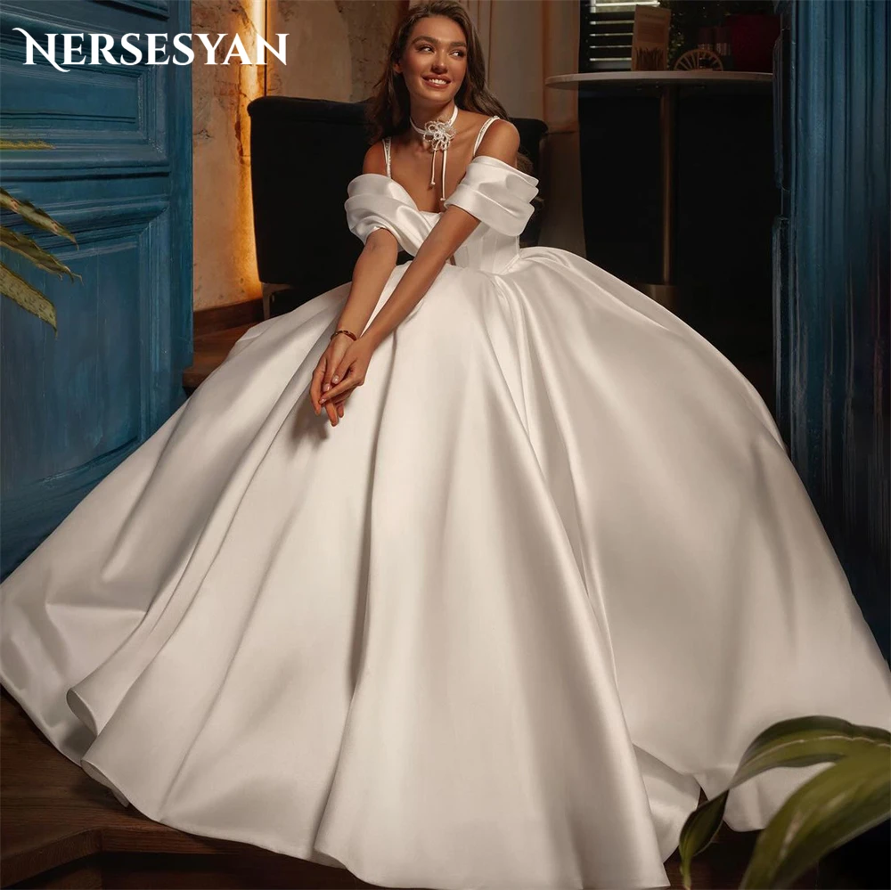 Nersesyan-Monochrome cetim vestidos de casamento, A-Line, Spaghetti Straps, V-Neck, pregas vestidos nupciais, Backless Princess Bride Dress, personalizado