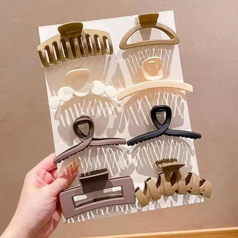 بدلة ألوان شعبية لصيف 2025، أغطية رأس بسيطة للنساء #2