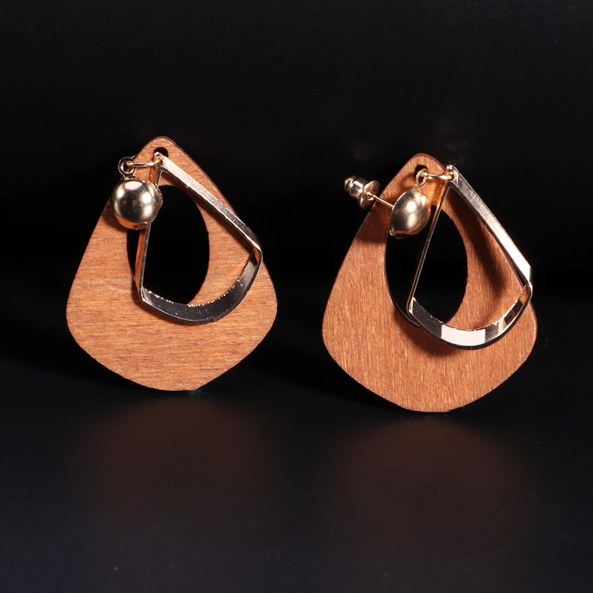 

1 Pair Vintage Wooden Earrings Hollow Out Lightweight Comfortable Daily Wear Party School Simple Stylish Women
