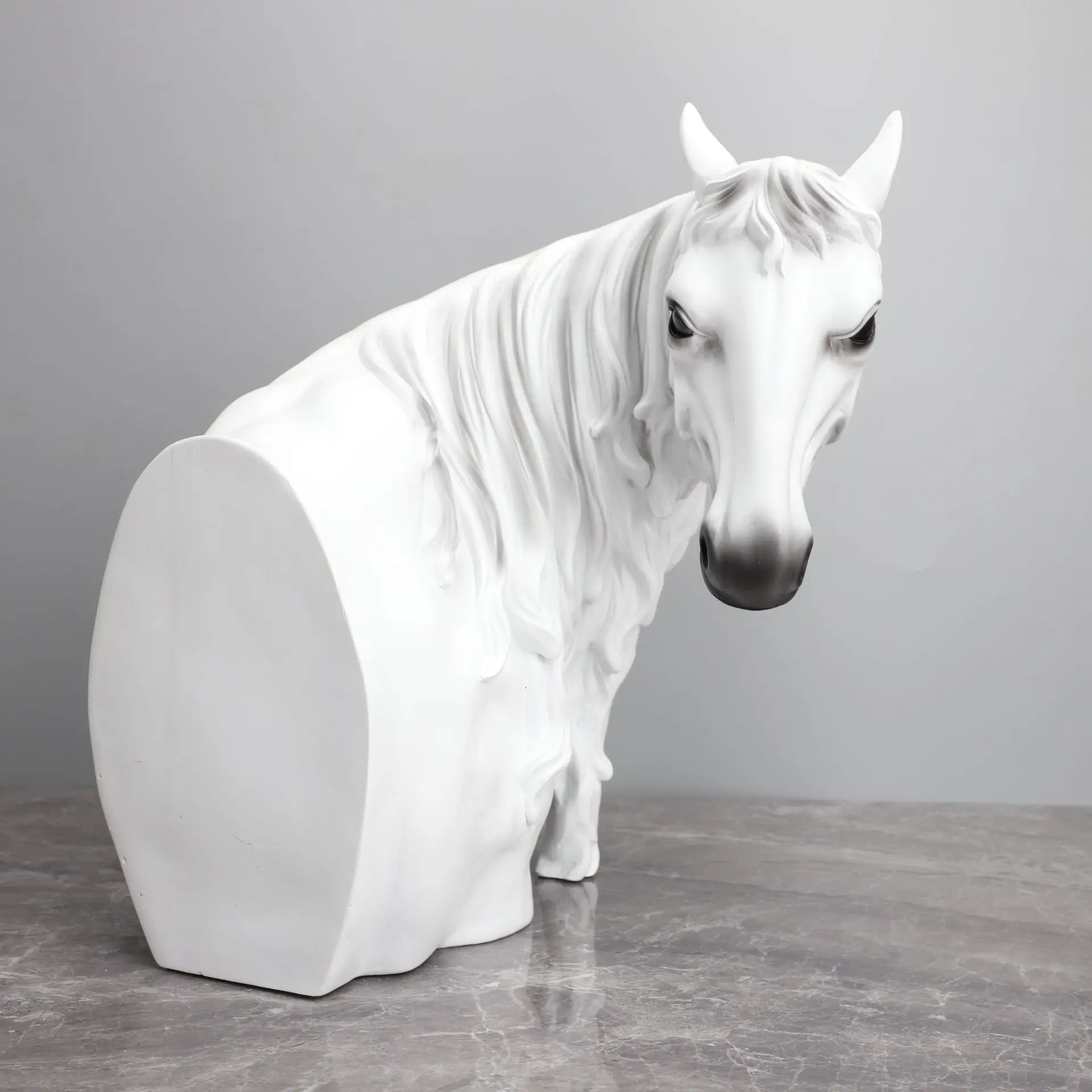 Modern simple horsehead horsehead white resin sculpture decoration model room sales department home porch creative jewelry