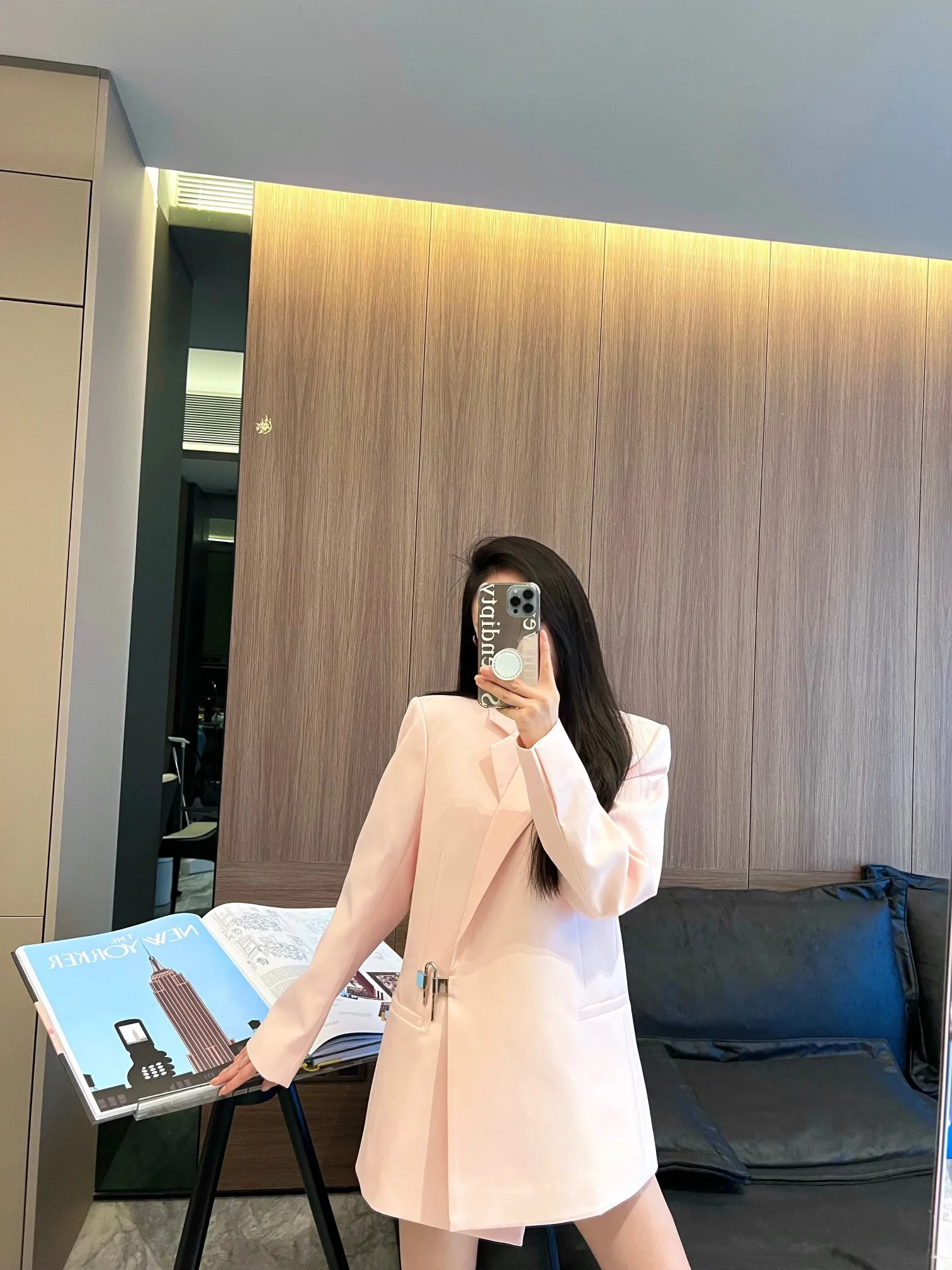 

Новый осенне-зимний стиль: Женский модный пиджак из шерстяной смеси с отложным воротником, дизайнерской застежкой и защитой от старения, однотонный