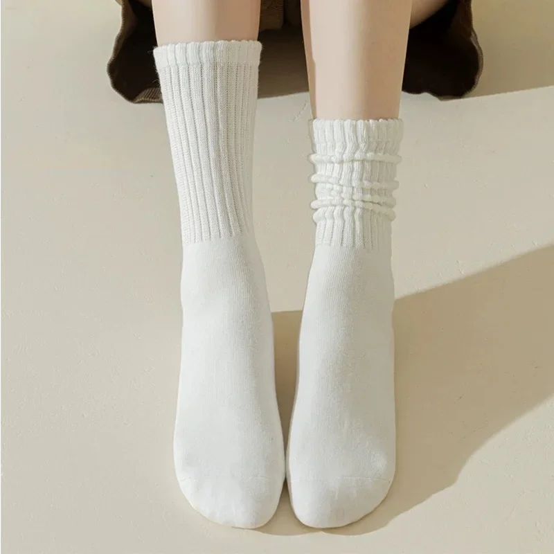 Calcetines largos de punto Y2k para mujer y niña, medias informales holgadas de ganchillo en blanco y negro, calcetines de algodón liso con puños y volantes