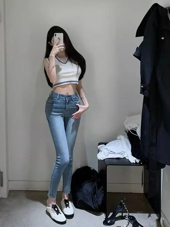 

High Waist Elastic Slimming Nine Point Hot Girl Small Foot Pants with Plump Hip Pad Spring 2024 New Sle Cotton Stretch Denim