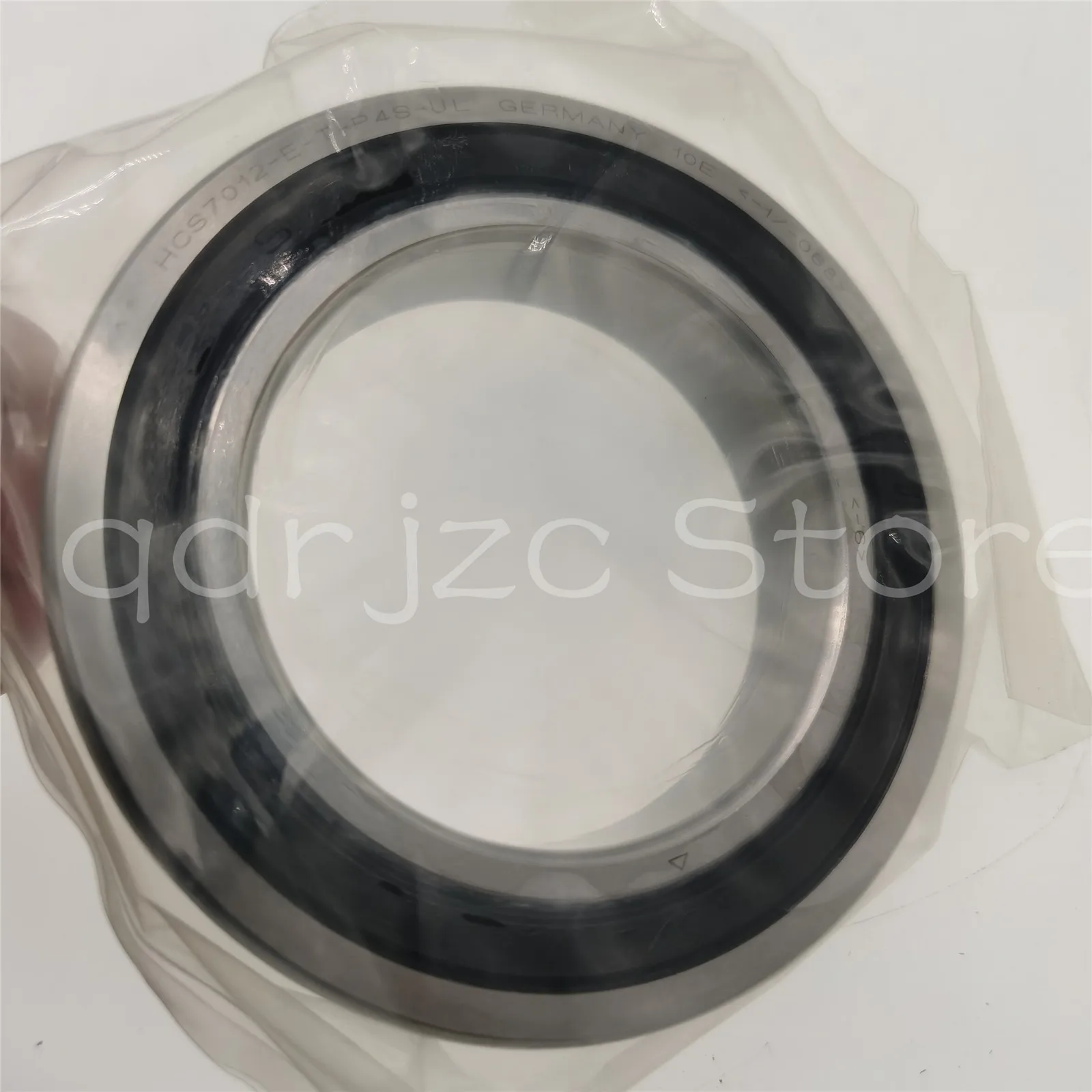 Ultra-precision angular contact ball bearing HCS7012-E-T-P4S-UL with ceramic balls and double-sided sealing