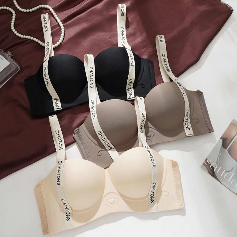 ملابس داخلية نسائية بدون خياطة صدر صغير يرفع لأعلى ولا تحتوي على حلقات سلك لتقليص الثديين الجانبيين وحزام حمالة الصدر