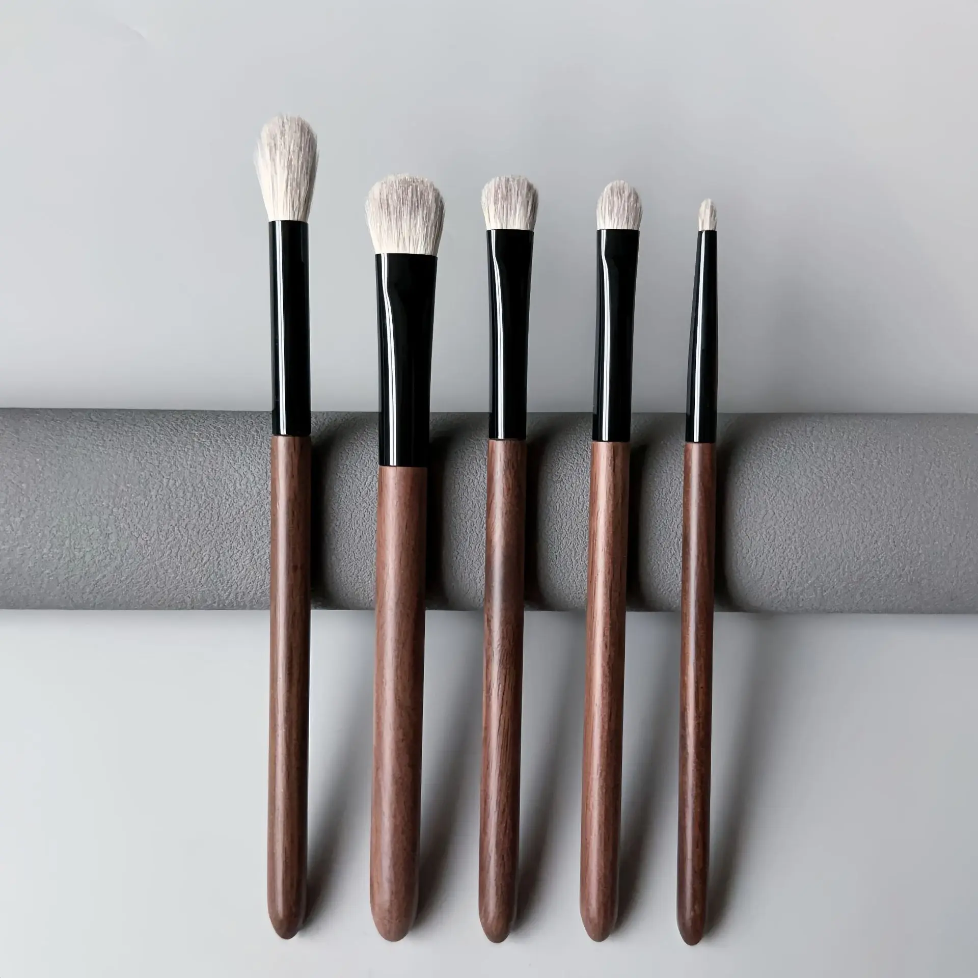 

Luxury 5-Piece Eye Brush Set with Walnut Handle-Snow Fox&Fine Goat Hair for Seamless Blending, Eyeshadow Base, Precision Detail