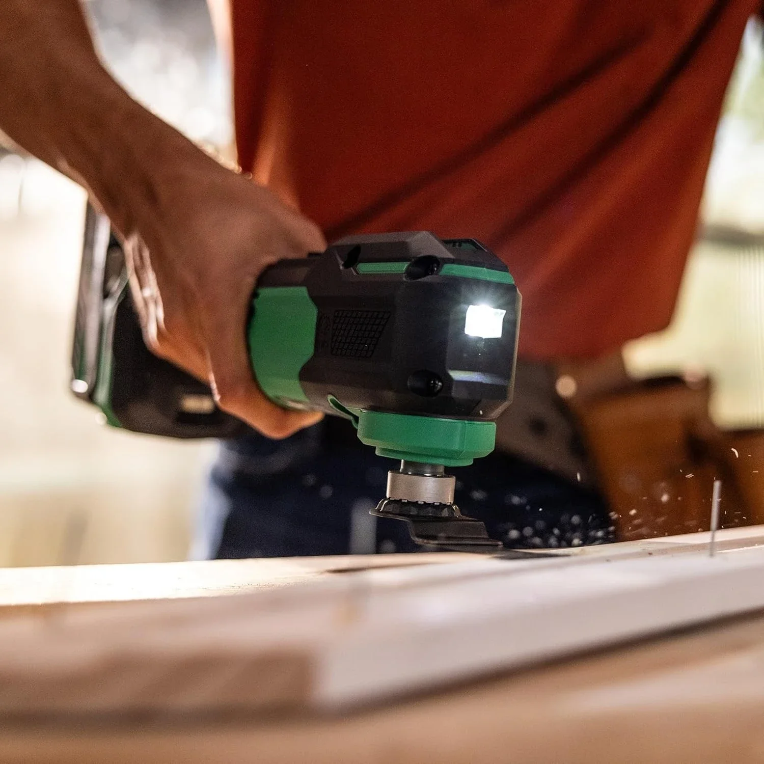 18V Cordless Oscillating Multi-Tool, Low Vibration Design, Universal Tool Design, 6 Speed Settings, User Vibration Protection