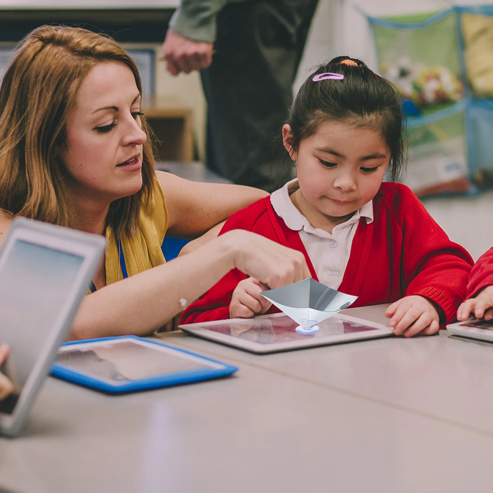 

4pcs 3D Hologram Projector Mini Optical Experiment Kit For Kids Diy Physics Science Tool Portable Phone Display Suction Cup