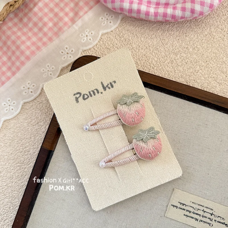 Adorabili fermagli per capelli alla fragola per ragazze, mollette ricamate fresche e carine, fermagli per frangia laterale fatti a mano dolci per bambini
