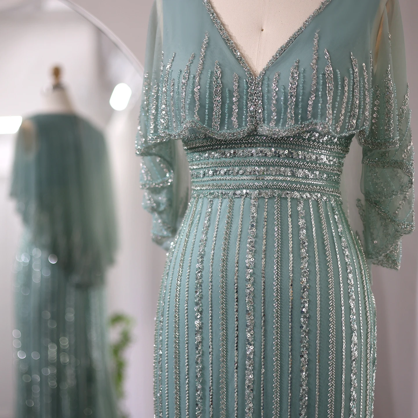 Sharon Said Dubai Luxuriöse Salbeigrüne Meerjungfrauen-Abendkleider mit Cape, V-Ausschnitt, Arabisch, für Hochzeitsfeier, SS284, Maßanfertigung – Detail 6