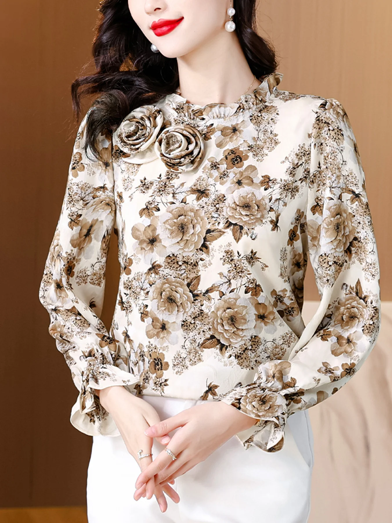 

Three dimensional rose decorated satin printed shirt, with black fungus edge stand collar and lotus leaf sleeves, exuding a styl
