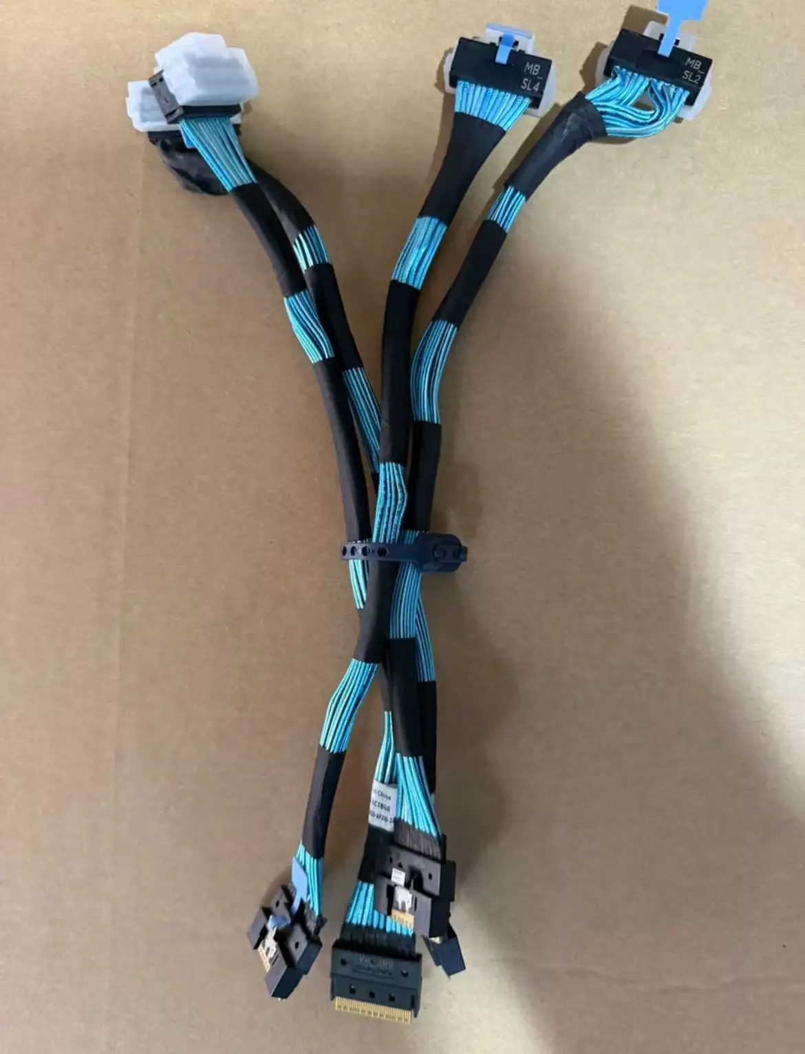 

CT8G0 0CT8G0 FOR DELL Server R7525 8-disk NVME straight through cable set of four cables