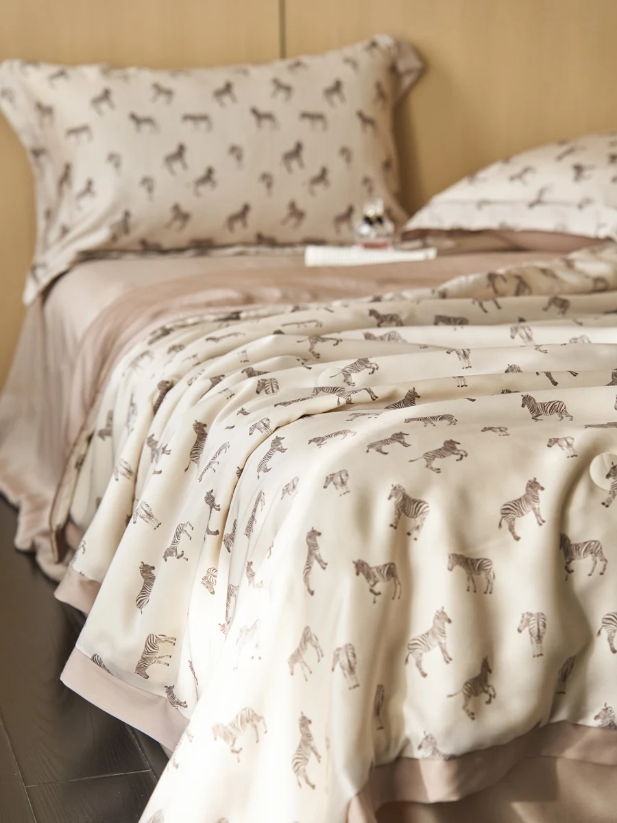 

Настраиваемое одеяло с кондиционером, которое можно стирать в машине, летнее одеяло из двойного ледяного шелка, комплект из четырех предметов