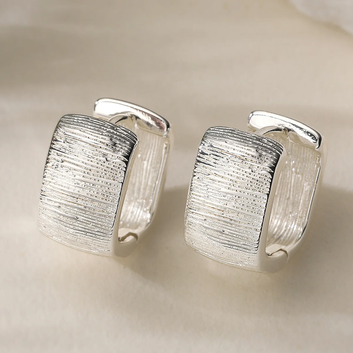 GANPUP Elegante Geometrische Quadratische Mattierte Creolen für Damen Luxuriöser Neuer Modischer Trendiger Ohrschmuck Geschenk für Party серьги – Detail 3