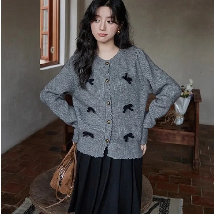 

2025 Spring and Autumn Sweater Top Long Sleeve Outer Design, Niche Gray Loose Knit Cardigan Jacket for Women
