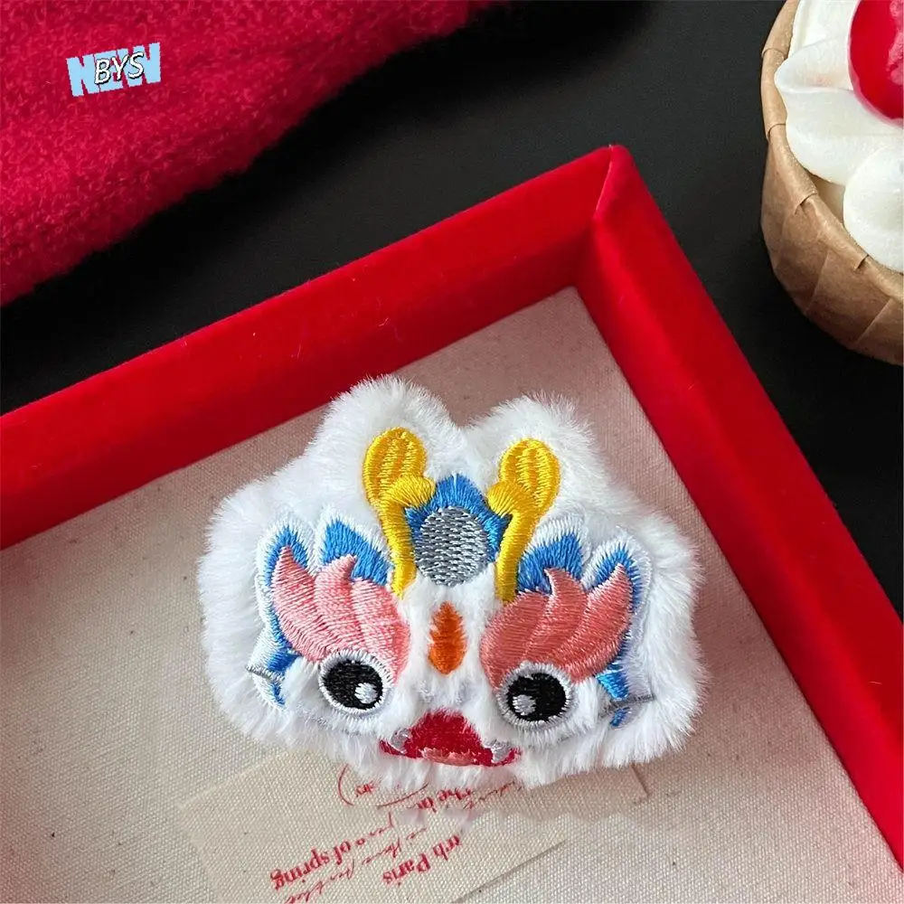 

Exquisite Lucky Spring Festival Pin Dancing Lion Loong Lion Dance Brooch Lapel Jewelry Chinese Style Pin Gift