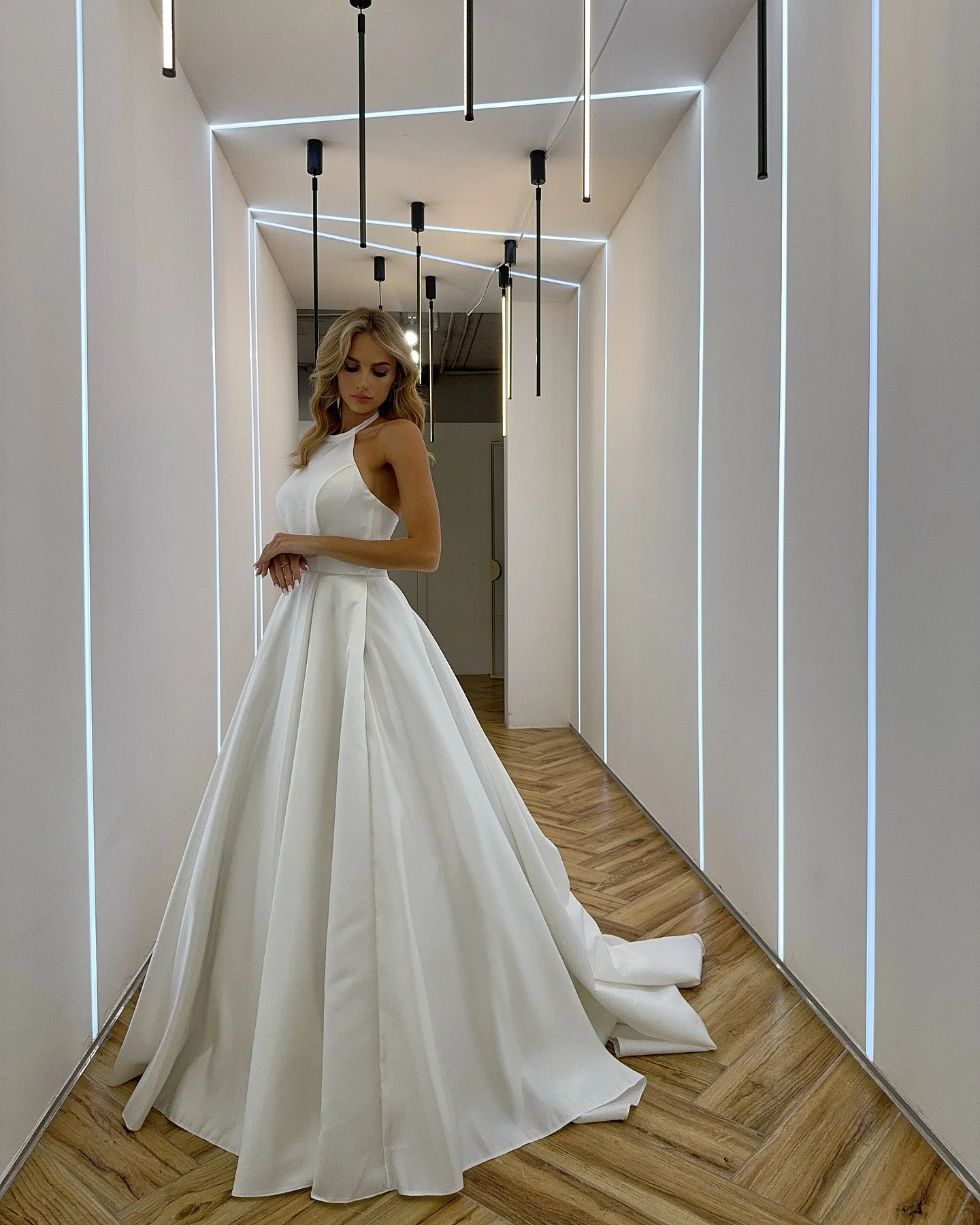 High Quality Halter Satin A Line Wedding Dresses Backless Sweep Train Custom Made Bridal Grown 2025 Vestido De Noival