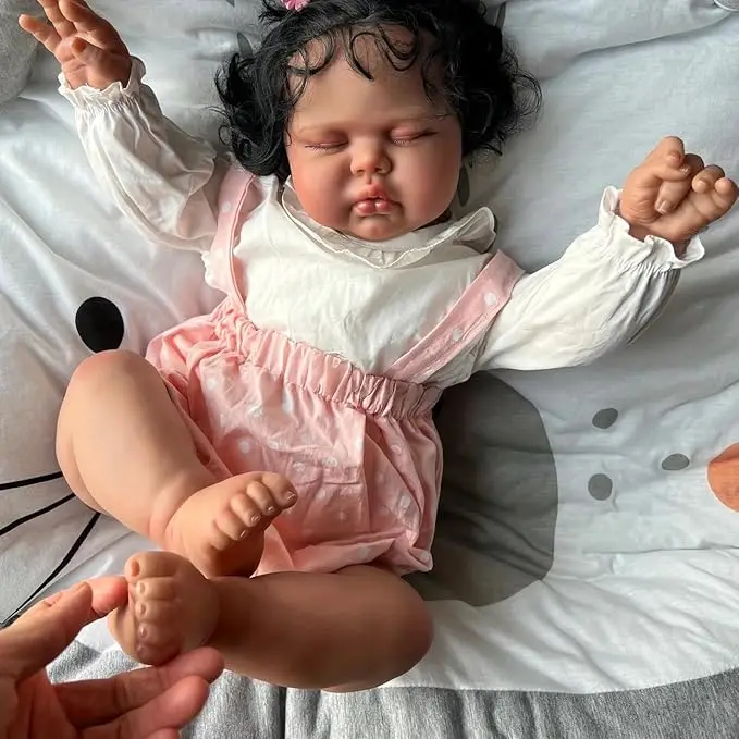 NPK 19 นิ้วตุ๊กตาเด็กวัยหัดเดิน Reborn เหมือนจริงผิวคล้ําเด็กผู้หญิงนอนหลับด้วยมือ Rooted ผมและผ้านุ่ม Body สะสม