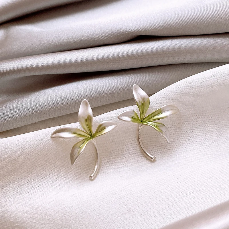 Neue Farbverlauf Grün-Silber Blumen-Ohrstecker Elegante Emaille Blumen-Ohrringe Trendiger Damenschmuck für Alltag Büro Dating – Detail 8