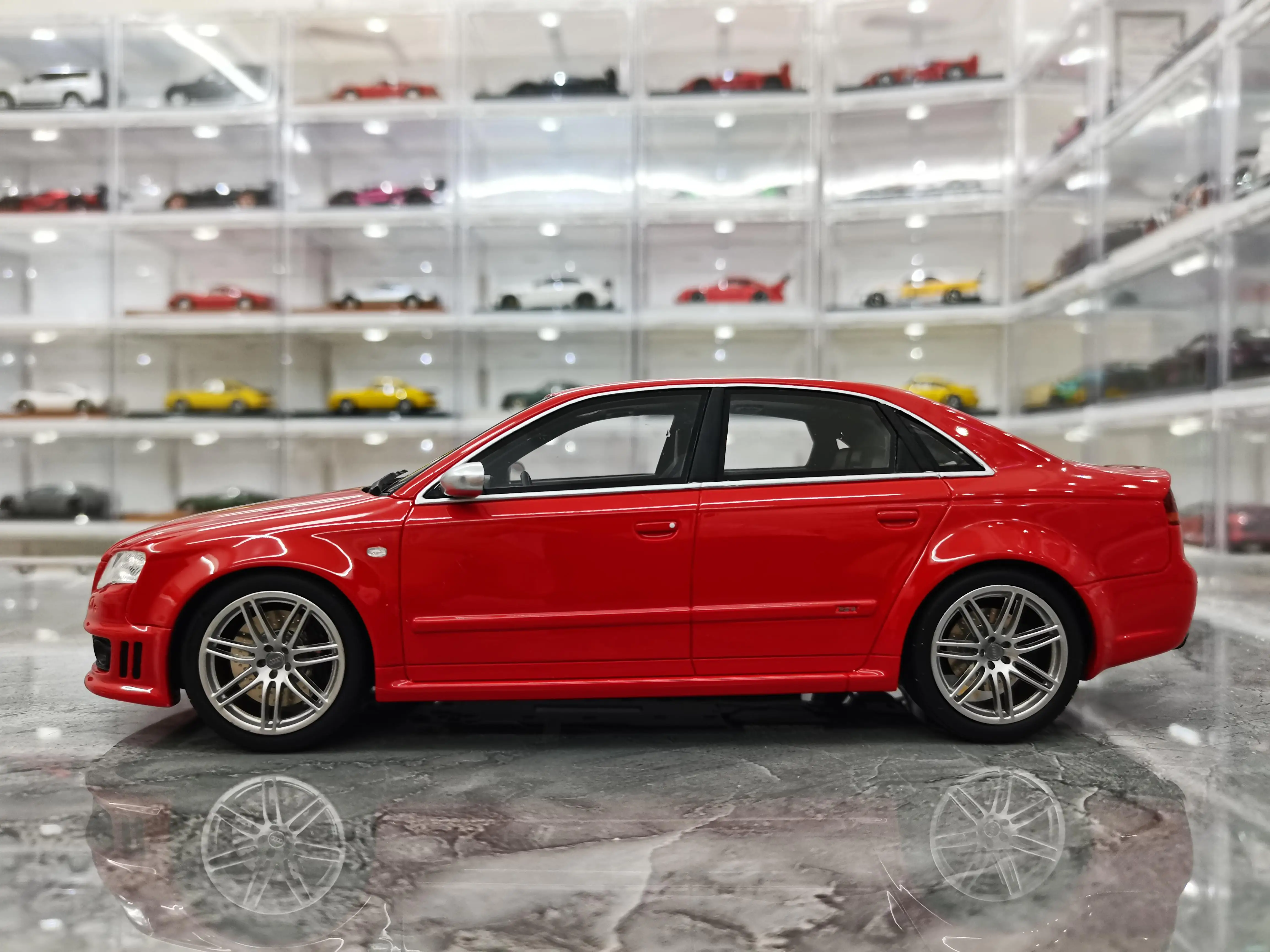 Otto 1/18 foraudi rs4 b7限定版シミュレートされた樹脂コレクションdie-cast合金車の装飾モデルおもちゃギフト