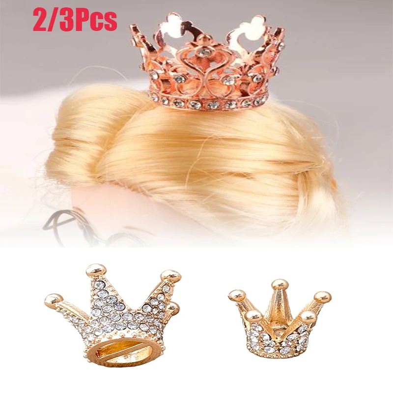 2/3 ชิ้น Dollhouse Miniature Gold Mini Alloy Crown Rhinestone Princess Crown ขนาดเล็ก Tiara ของเล่นตุ๊กตาอุปกรณ์เสริม