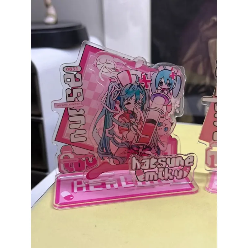 ใหม่H Atsune Mikuสองมิติอะนิเมะอุปกรณ์ต่อพ่วงการ์ตูนน่ารักอะคริลิสก์ท็อปยืนรถตกแต่งเครื่องประดับของขวัญแฟน