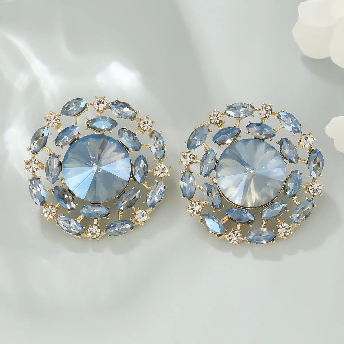 Wind full diamond round earrings niche light luxury rhinestone stud earrings banquet dress super flash high-end versatile earrin
