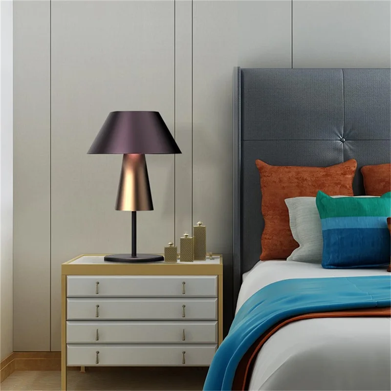 Aprile Modern Dimmer lampada da tavolo nordica LED illuminazione da scrivania a fungo per la decorazione della camera da letto di casa