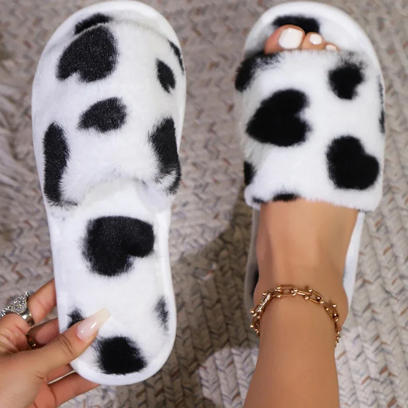 دافئ رقيق الفراء القلب نمط شبشب منزل للنساء 2025 عادية عدم الانزلاق غامض أحذية منزلية امرأة الشتاء نوم النعال 43