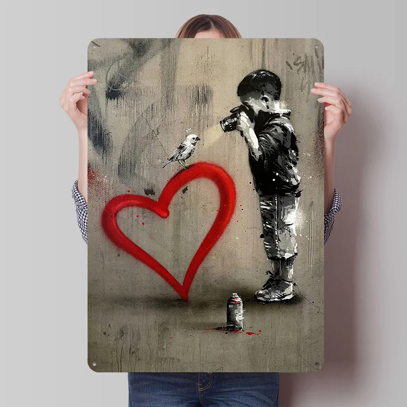 Banksy Kid Graffiti Herz Bedrucktes Poster Individualisierte Retro Wandkunst Vintage Metallschilder zur Heim- und Raumdekoration