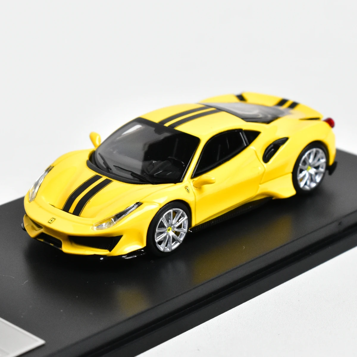 ichilan model  1:64 Novitec 488 Pista Diecast Model Car