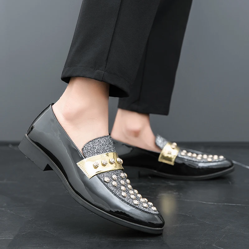 Men's pointed leather shoes Fashion designer rivet style Outdoor leisure trend party nightclub Banquet men's Plus Size shoes