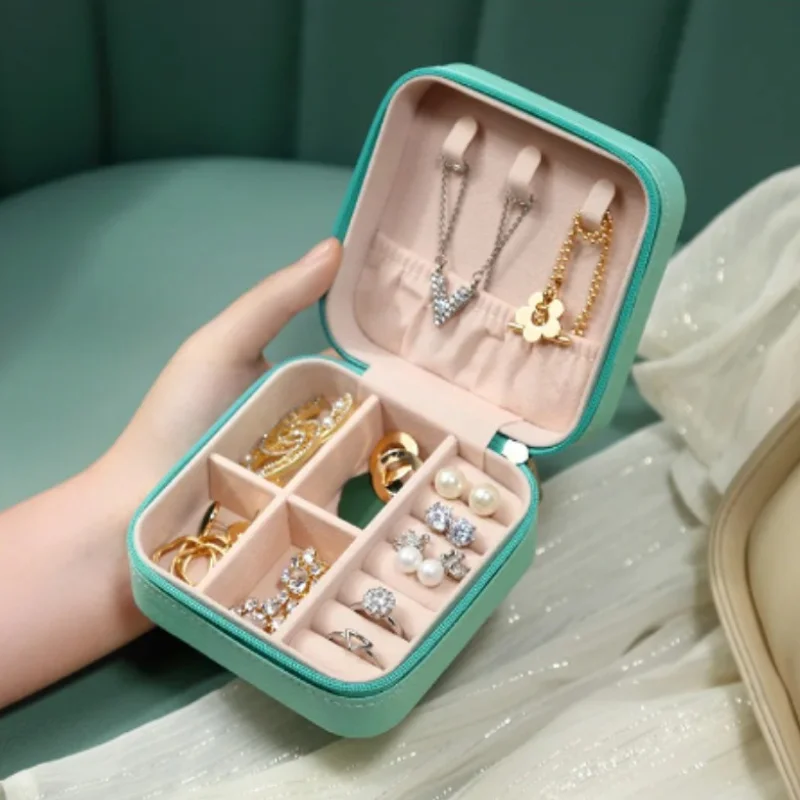 Tragbare Schmuckaufbewahrungsbox, Etui für Ohrringe und Halsketten, Kleine Schmuckbox, Organizer für Ohrringe, Halsketten und Ringe