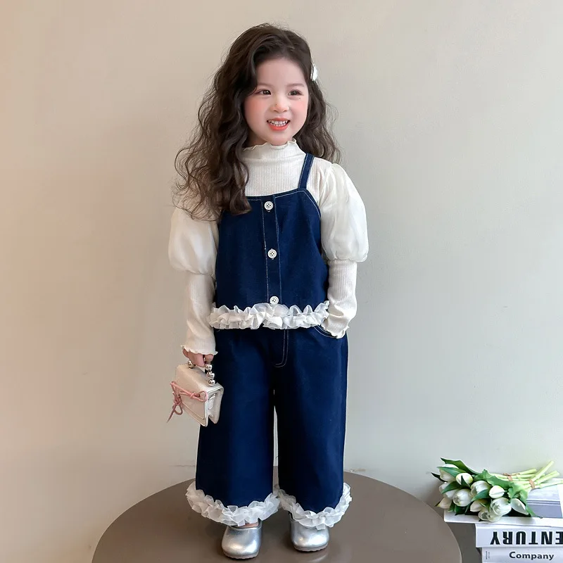 

Джинсовый костюм для девочек, весна 2024, новая корейская версия, детский модный комплект из трех предметов, весенне-осенняя одежда для малышей