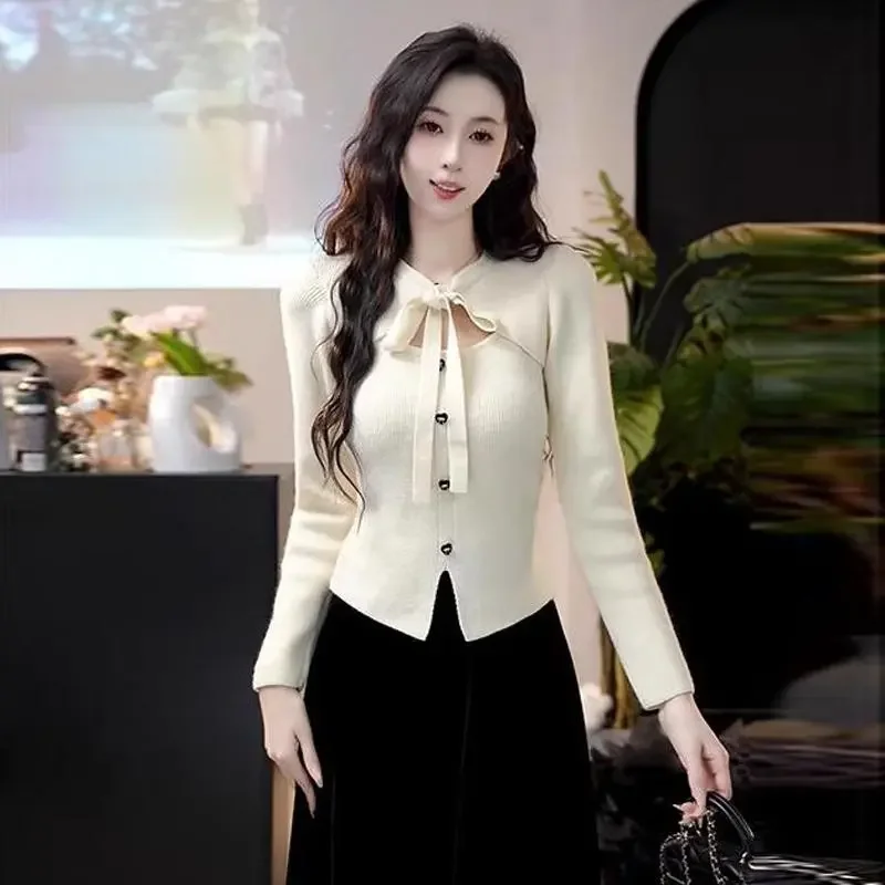 女性のクリスマス衣装ボウニットトップ新しい秋冬レッドセーターインナーウェアフェイクツーピースフィットトップ