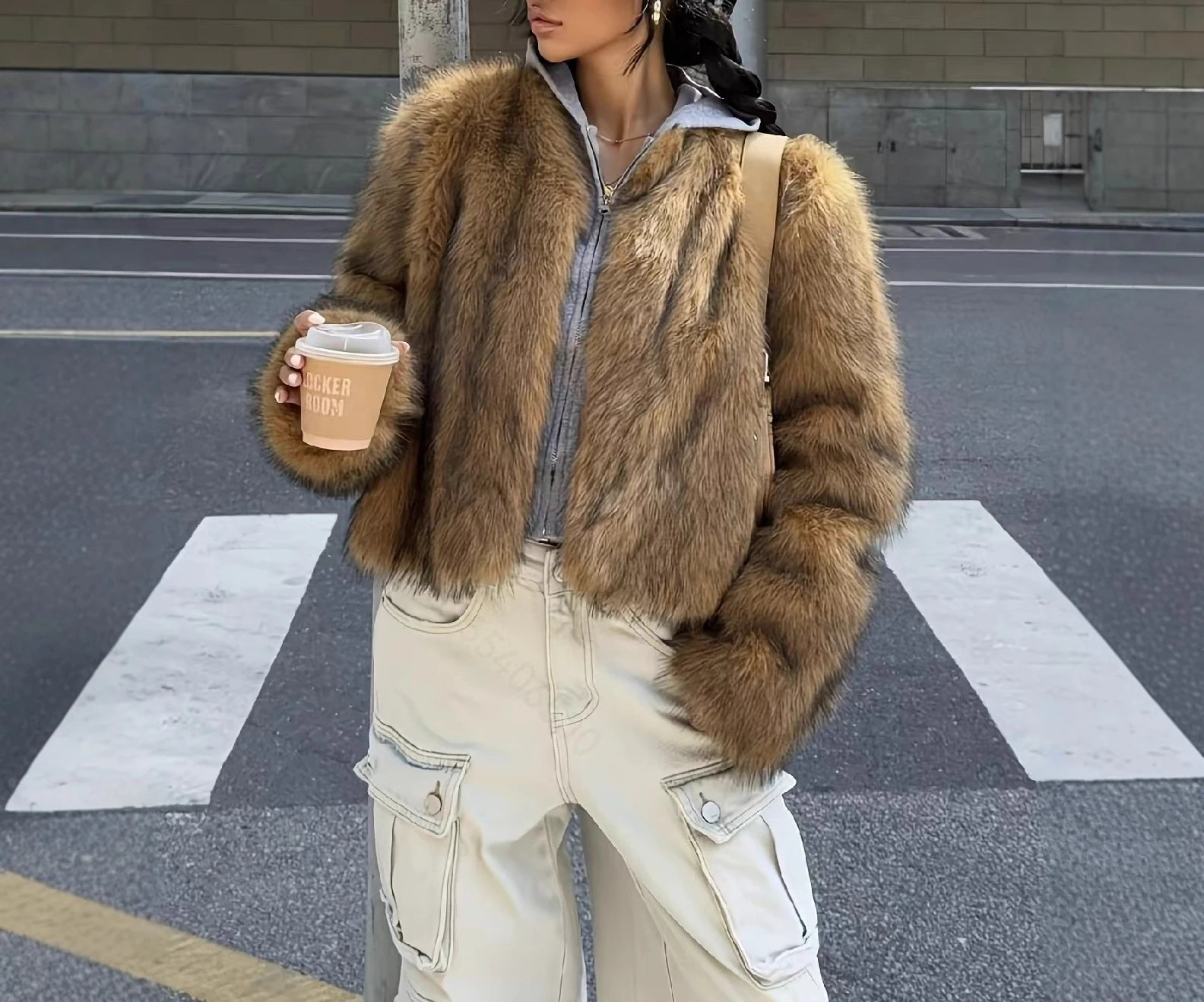 ブラウンフェイクファーコート レディース 秋冬新作 ライトラグジュアリーファートップス 袖丈がおしゃれなショートジャケット