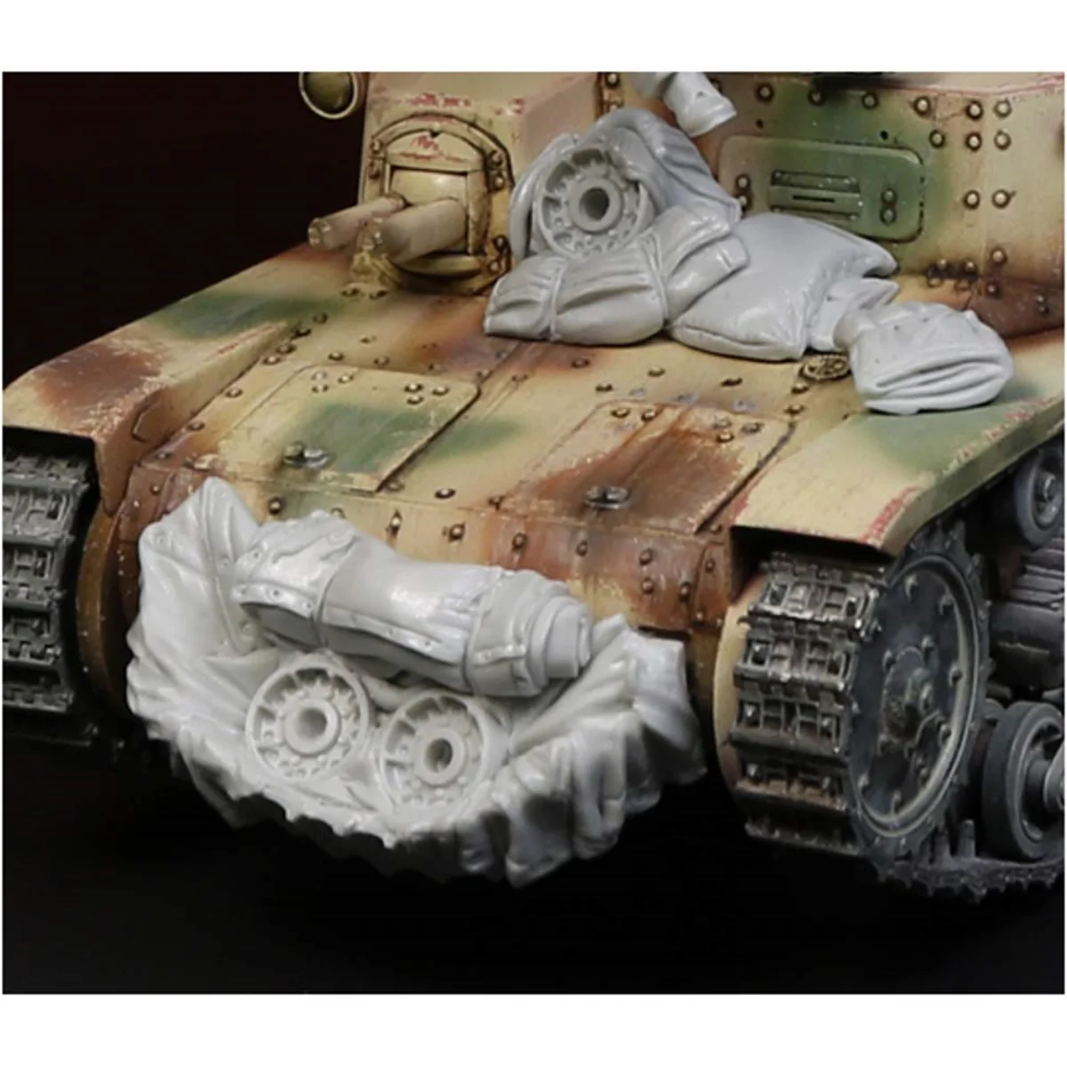 1/35 Size Die-cast Resin Model, Italian Army Combat Vehicle Onboard Equipment Stacks, Unpainted view 4