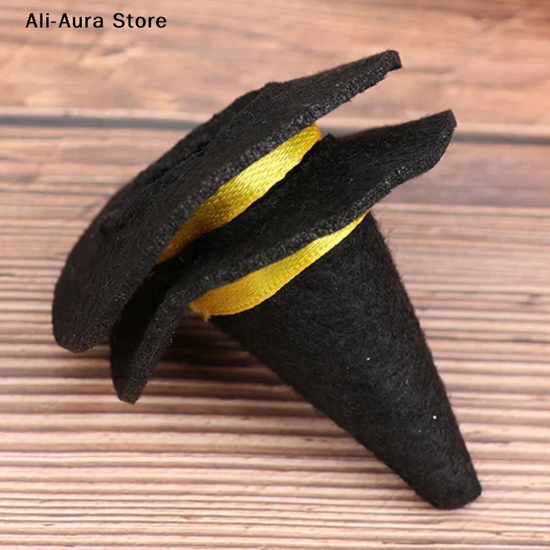 2Pcs Miniature Dollhouse Felt Witch Hats For Halloween Doll House Decoration