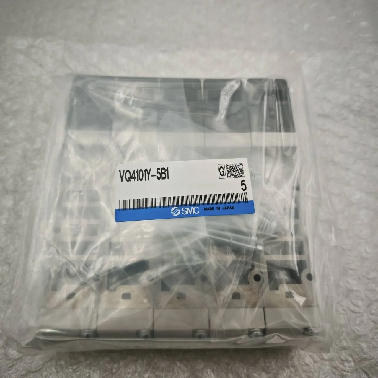 الأصلي SMC حقيقية قاعدة لوحة الأنابيب الملف اللولبي صمام VQ4101Y-5B1 المكونات في صمام الملف اللولبي