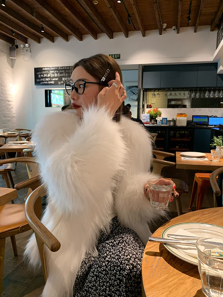 

White Fur Coat Women's New Style Winter Warmth Short Coat Korean Version round Neck Long Sleeve Slim Fit No Hat