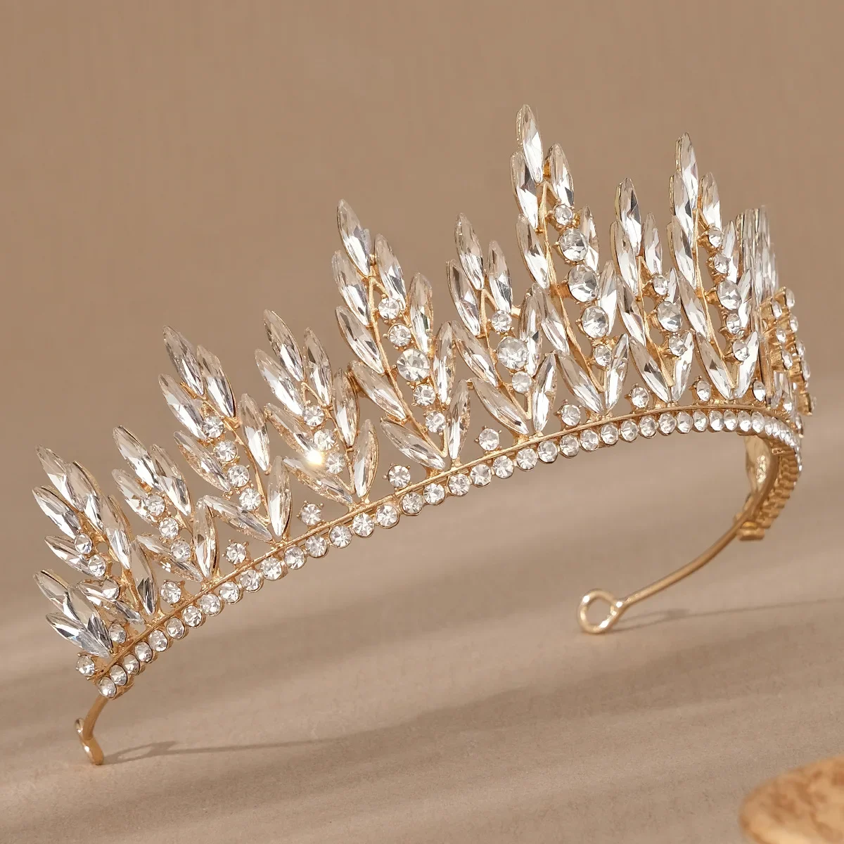 A Vintage Alloy Diamond Studded Grand Luxury Crown, Wedding Banquet Party Dress Accessories