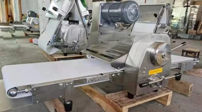 Pressa a rulli da tavolo per gnocchi Samosa, macchina per impasto, macchina per il pane elettrica, base per pizza, pasticceria