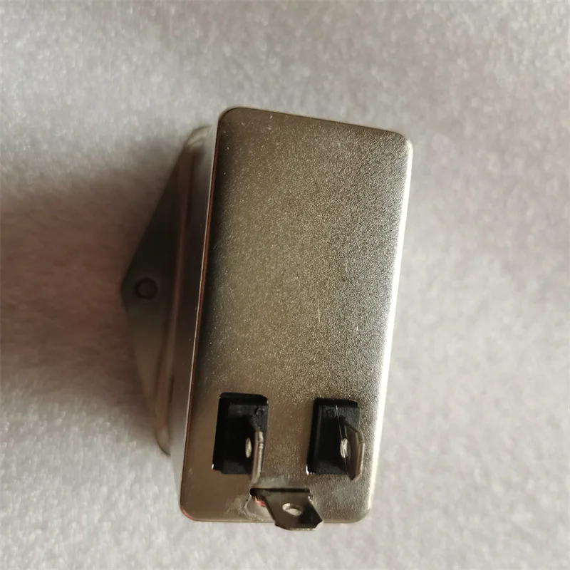 EMI einphasige Wechselstrom-Filtersockel 220 V rot mit LED-Licht CW2B-6A-T(003)