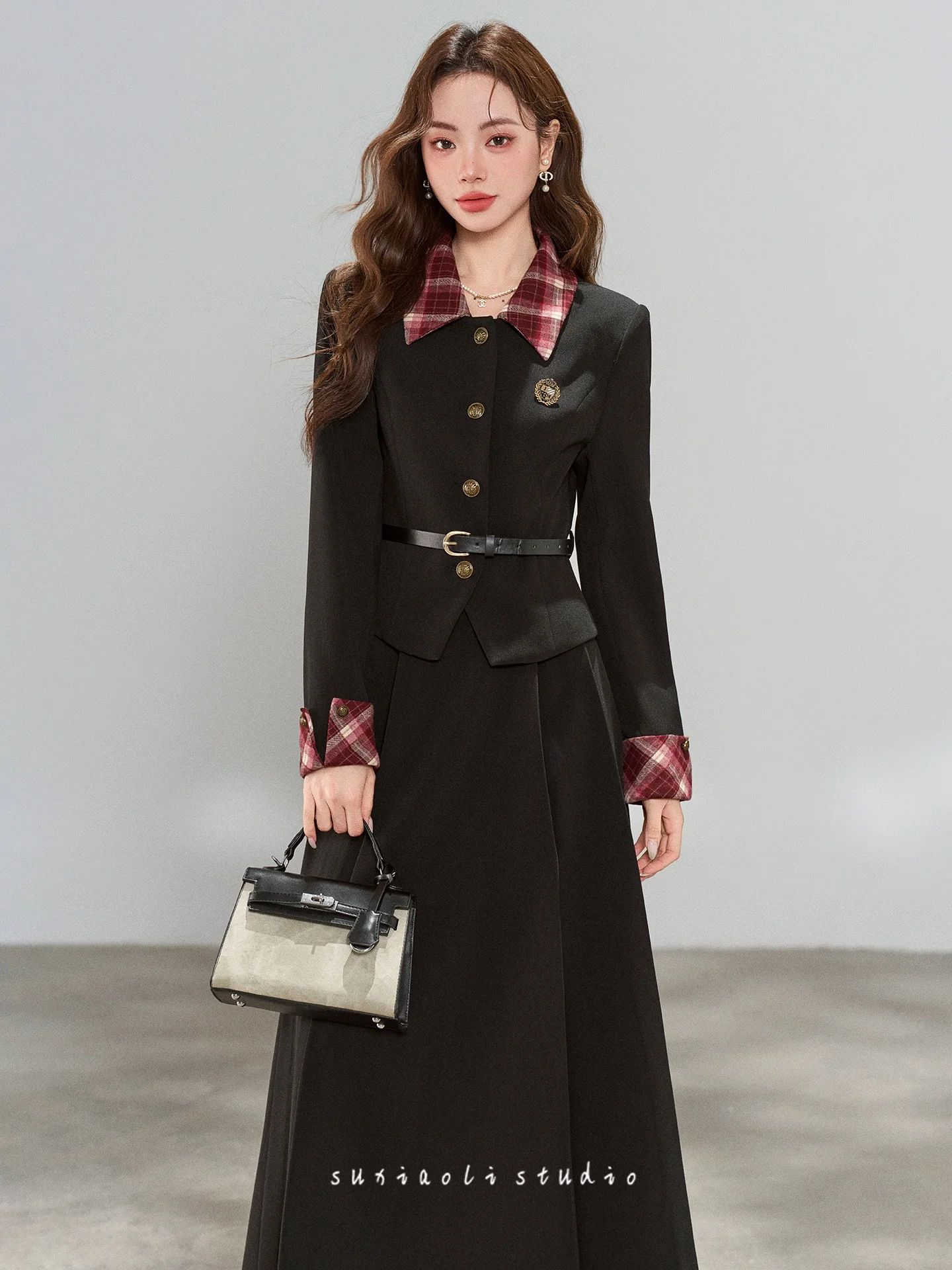 

Осенне-зимний комплект: клетчатый жакет с воротником-стойкой и юбка с завышенной талией для женщин