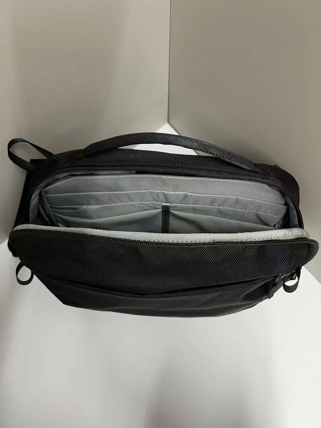 Bolso Bandolera Day Sling 4 Max de Nailon X-Pac de 6L, Gran Capacidad, Resistente al Agua, Elegante, Bolso Cruzado, Bolso de Pecho, Bolso Mensajero, Duradero